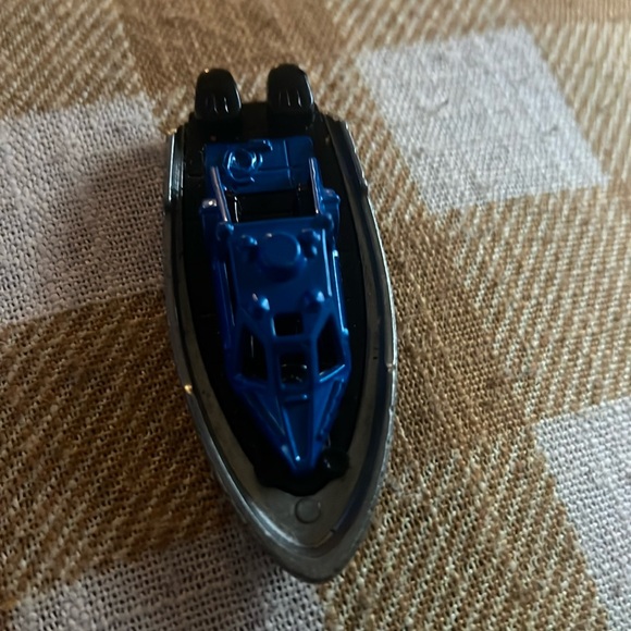 MATCHBOX BOAT CARS AND RESCUE TRUCK - Picture 5 of 10